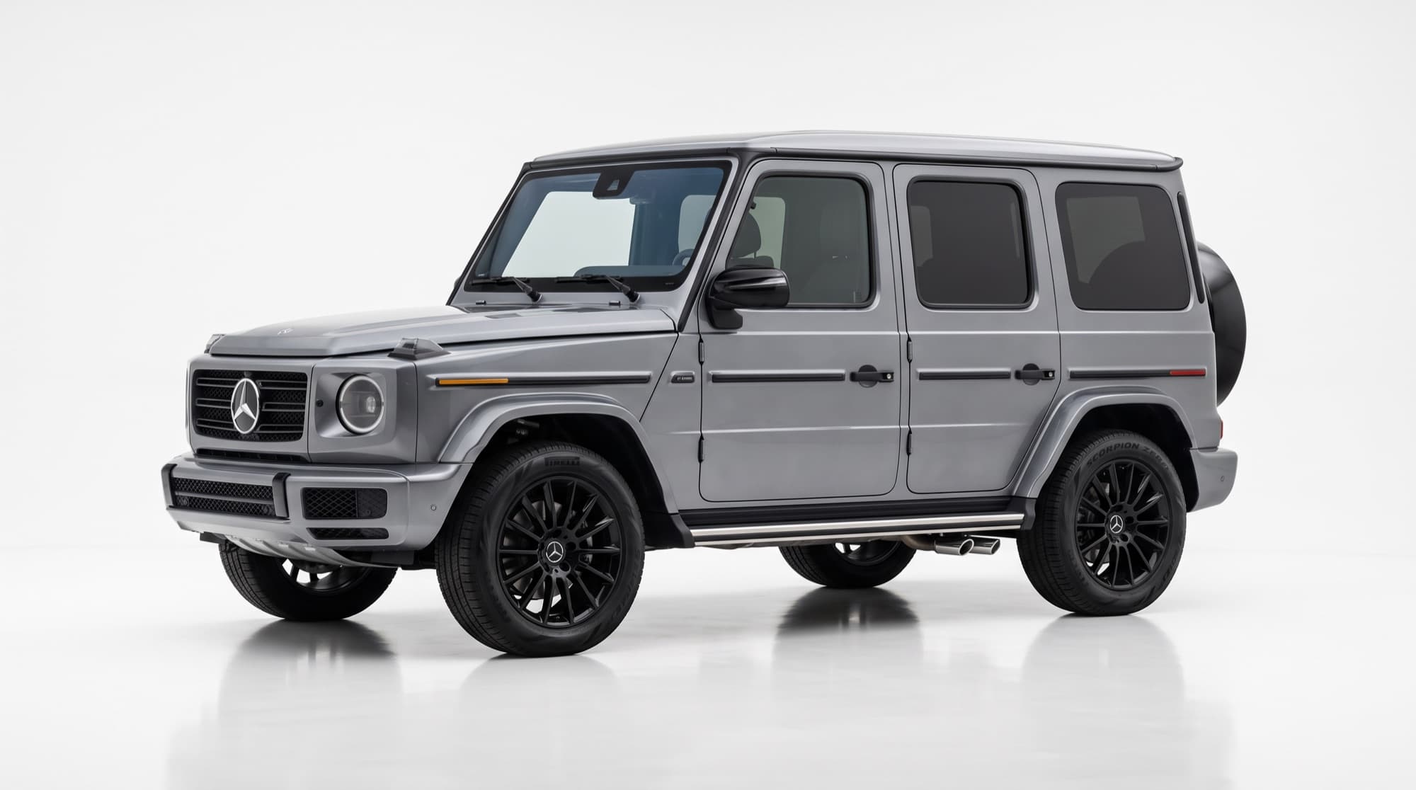 Mercedes-Benz G 550, front ¾ view
